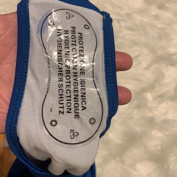 Size Medium swim suit - Picture 3 of 5